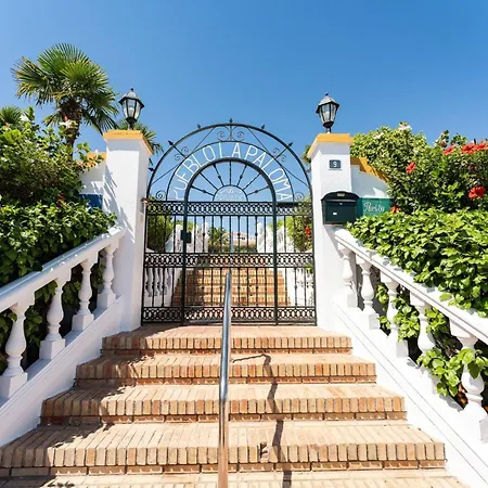 Few Minutes Walk To The Beach, Restaurants, Bars, Supermarkets And More! *