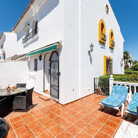 Few Minutes Walk To The Beach, Restaurants, Bars, Supermarkets And More!