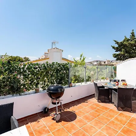 Few Minutes Walk To The Beach, Restaurants, Bars, Supermarkets And More! *